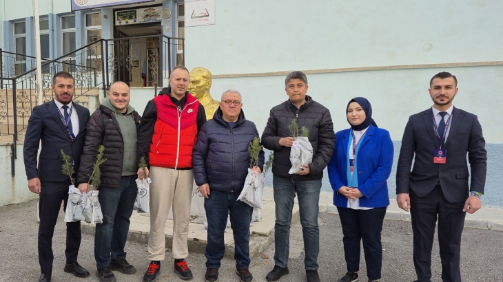 TOKAT BELEDİYESİNDEN ANLAMLI 24 KASIM HEDİYESİ: 5 BİN FİDAN ÖĞRETMENLERLE BULUŞTU