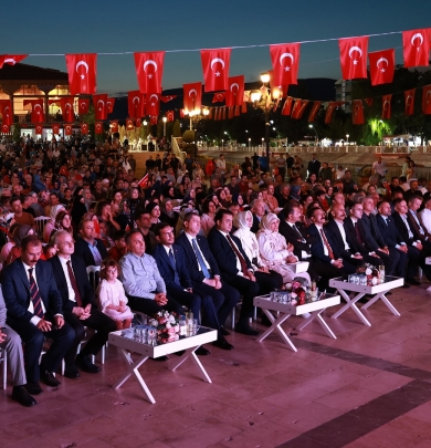 15 TEMMUZ RUHU MEYDANLARA SIĞMADI