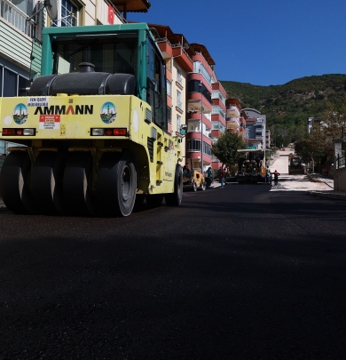 MAHMUTPAŞA MAHALLESİ’NDE ASFALT ÇALIŞMALARI TAMAMLANDI