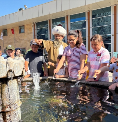 NASREDDİN HOCA ŞENLİKLERİNDE ÇOCUKLAR HEM ÖĞRENDİ HEM EĞLENDİ