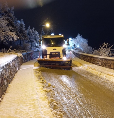TOKAT BELEDİYESİ KARLA MÜCADELEDE TÜM EKİPLERİYLE SAHADA