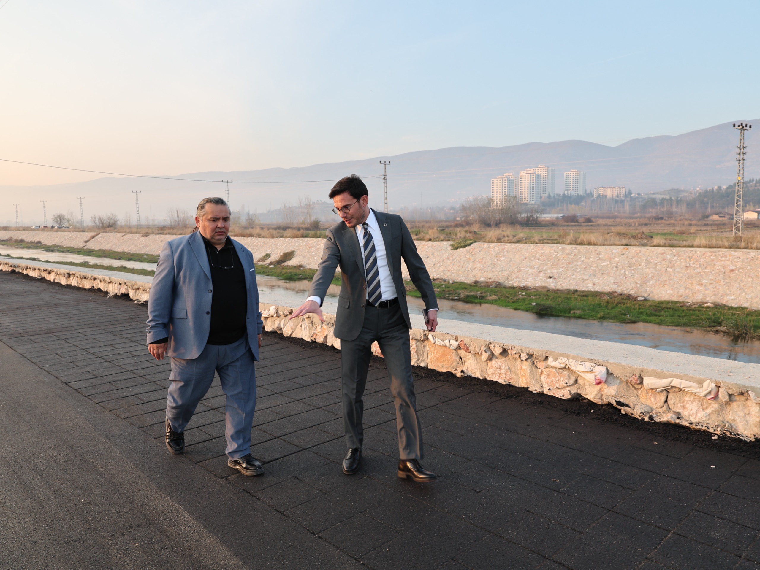 DESENLİ ASFALT YÜRÜYÜŞ VE BİSİKLET YOLU ÇALIŞMALARI BAŞLADI