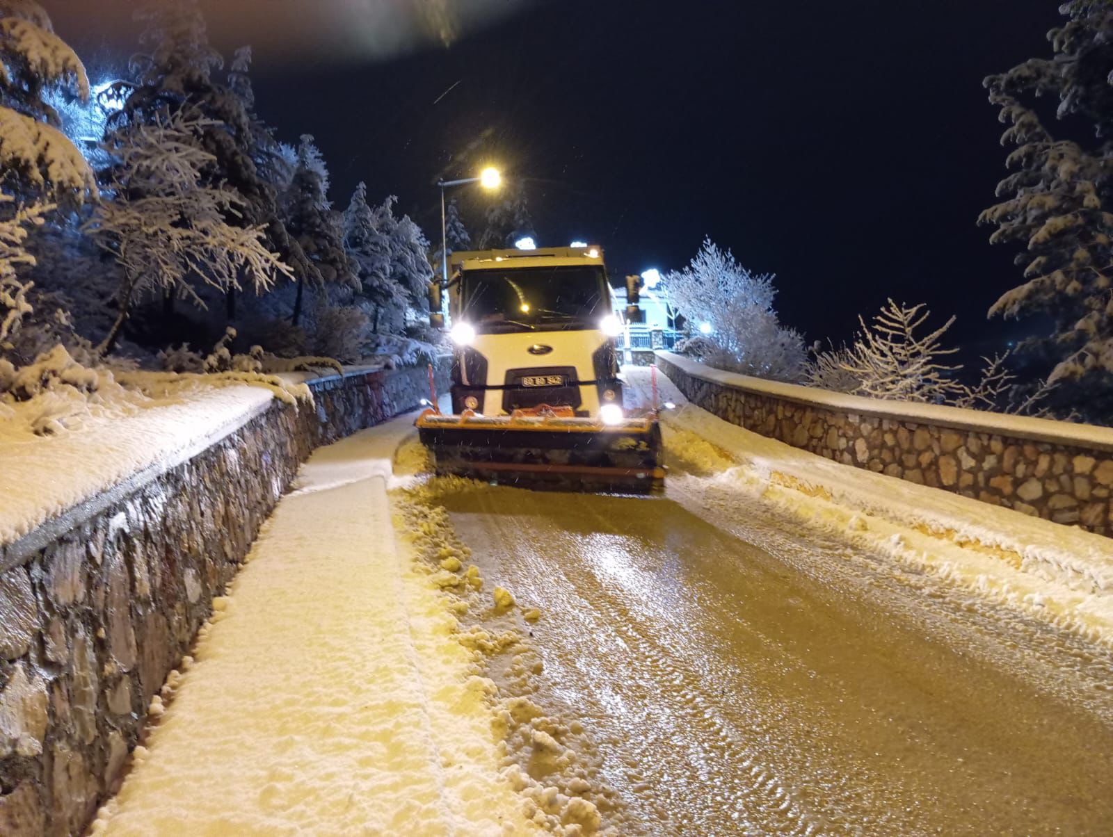 TOKAT BELEDİYESİ KARLA MÜCADELEDE TÜM EKİPLERİYLE SAHADA